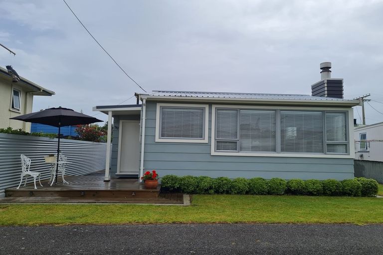 Photo of property in 90 Seventh Avenue, Urenui, 4377