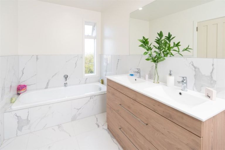 Photo of property in 27 Salamanca Road, Kelburn, Wellington, 6012