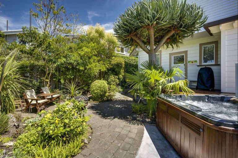 Photo of property in 1 Lambton Road, Hospital Hill, Napier, 4110