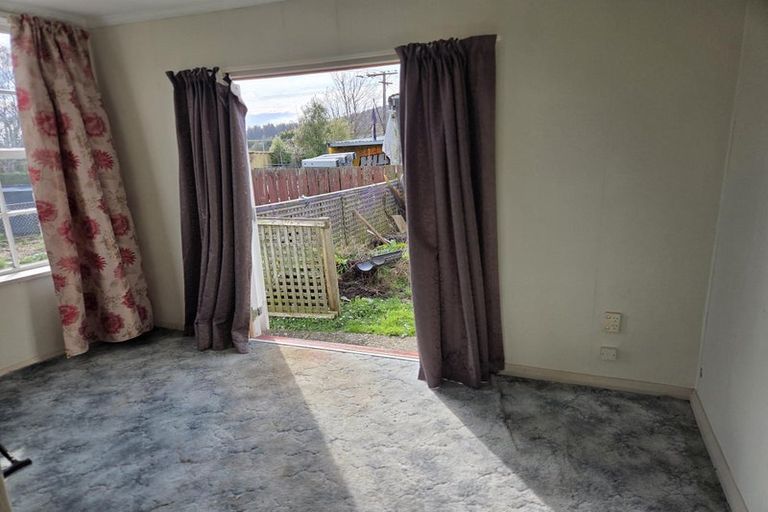 Photo of property in 16 Manse Street, Clinton, 9534