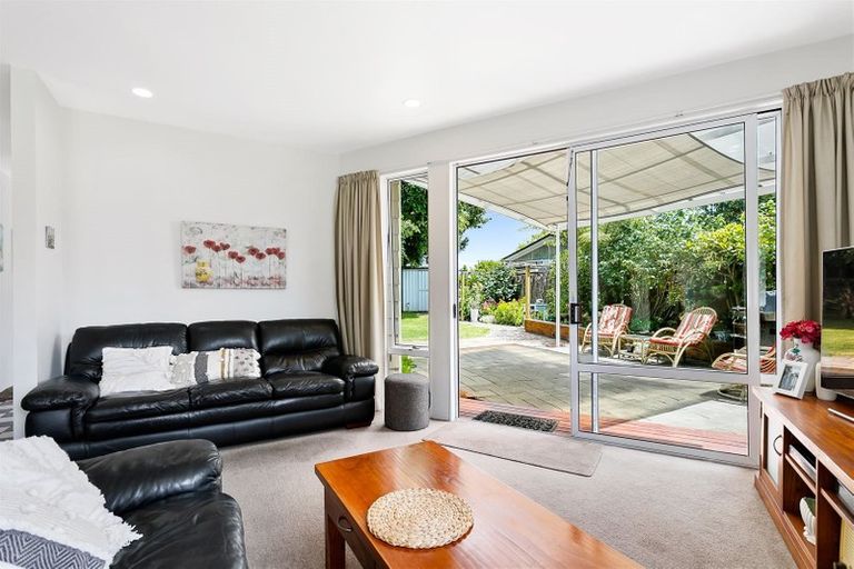 Photo of property in 11 Fathom Place, Te Atatu Peninsula, Auckland, 0610