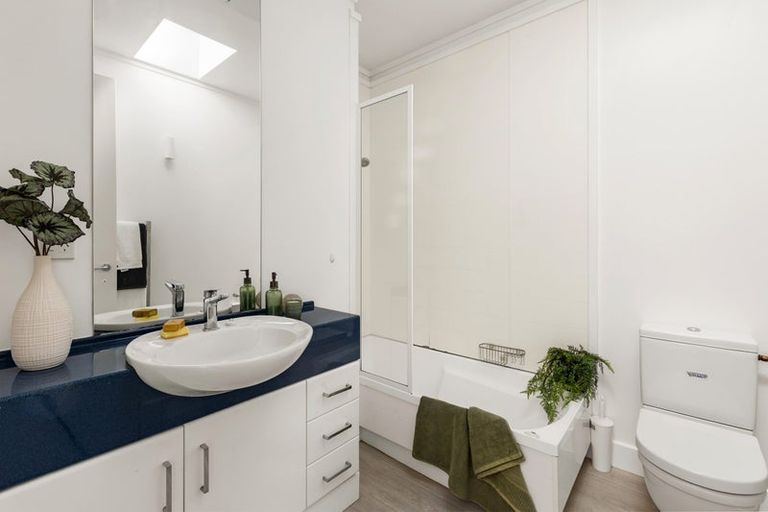 Photo of property in 2/37 Majoribanks Street, Mount Victoria, Wellington, 6011