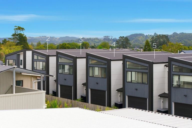 Photo of property in 4/7 Tapu Road, Huapai, Kumeu, 0810