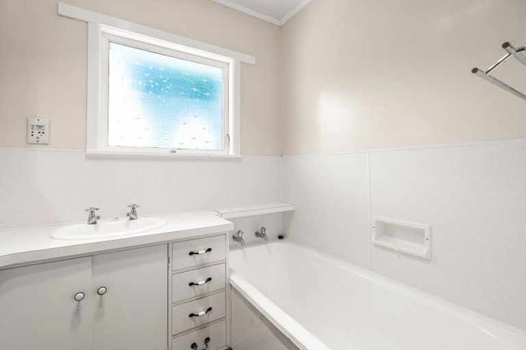 Photo of property in 19 Rutherford Street, Chedworth, Hamilton, 3210