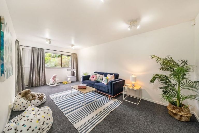 Photo of property in 74 Viewmont Drive, Harbour View, Lower Hutt, 5010