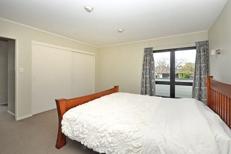 Photo of property in 1/16 Glucina Avenue, West Harbour, Auckland, 0618