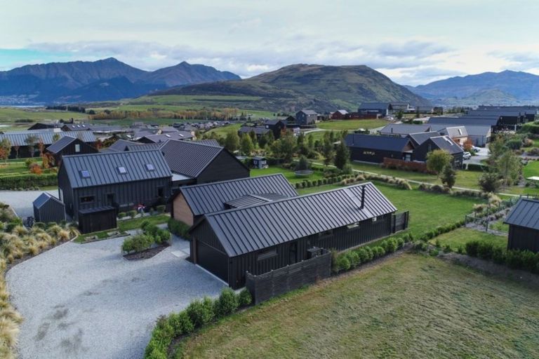 Photo of property in 18 Jacks Point Rise, Jacks Point, Queenstown, 9371