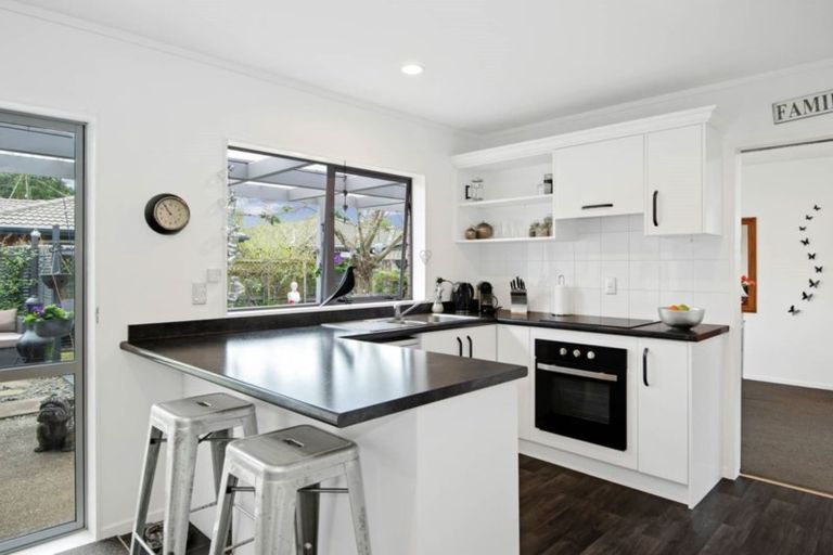 Photo of property in 6 Lushington Place, Huntington Park, Auckland, 2013