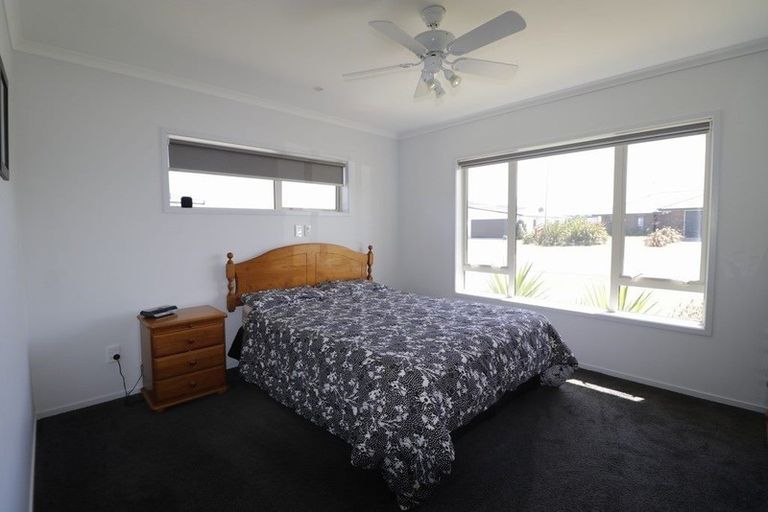 Photo of property in 8 Oxnam Place, Foxton Beach, Foxton, 4815