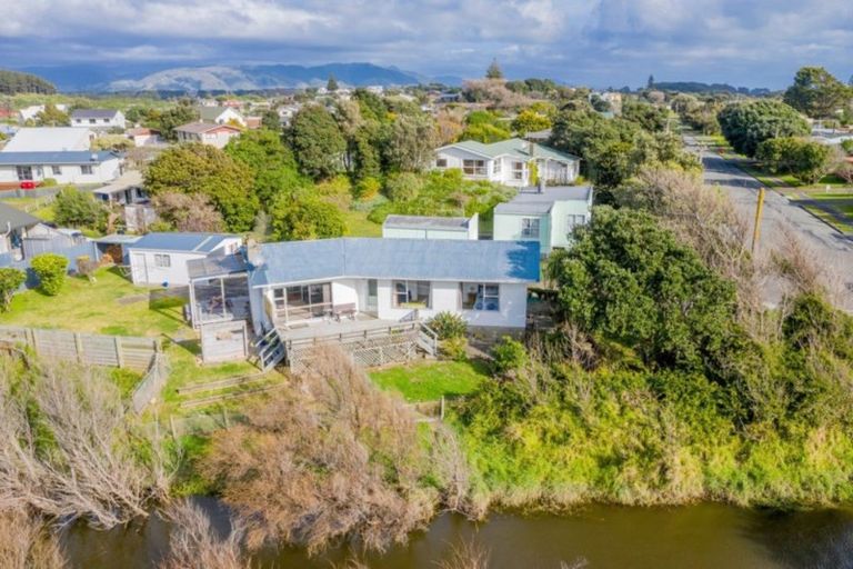 Photo of property in 2b Mahoe Street, Otaki Beach, Otaki, 5512
