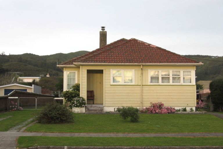 Photo of property in 48 Chapman Crescent, Naenae, Lower Hutt, 5011