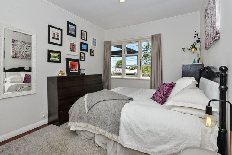 Photo of property in 1/2 Varlene Terrace, Forrest Hill, Auckland, 0620