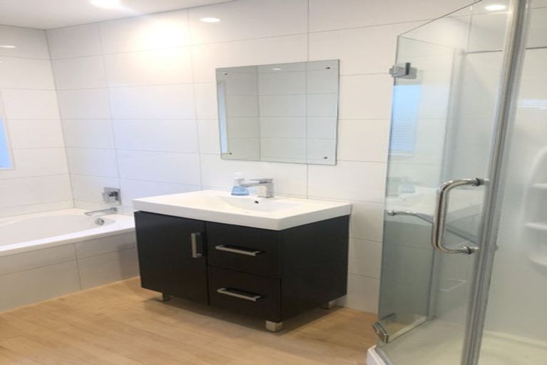 Photo of property in 1/14 Silkwood Grove, Totara Heights, Auckland, 2105