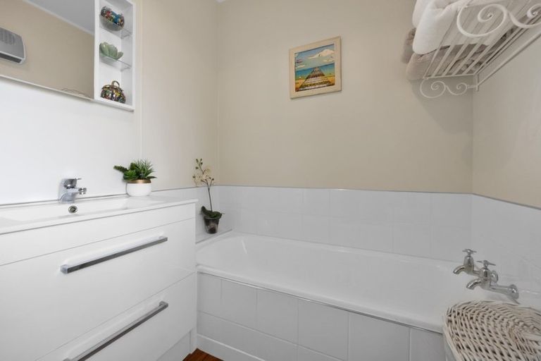 Photo of property in 13 Chilman Street, Strandon, New Plymouth, 4312