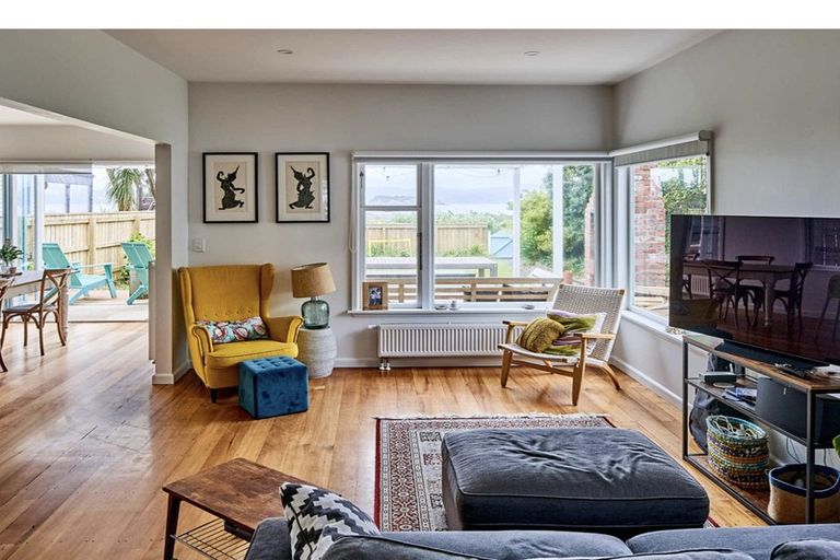 Photo of property in 30 Pukatea Street, Eastbourne, Lower Hutt, 5013