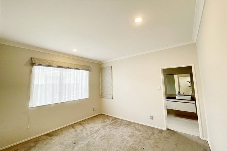 Photo of property in 324a Royal Road, Massey, Auckland, 0614