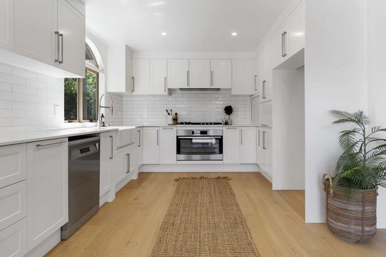 Photo of property in 1 Guildford Place, Bethlehem, Tauranga, 3110