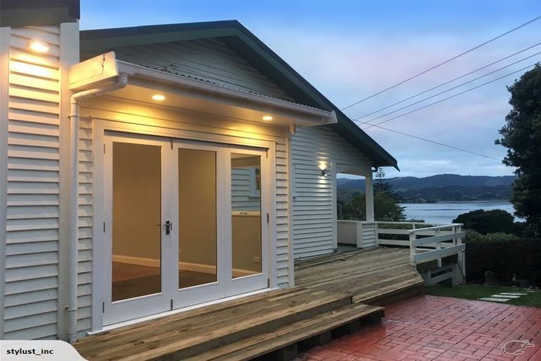 Photo of property in 2 Bayview Road, Paremata, Porirua, 5024