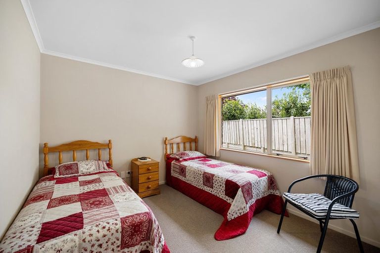 Photo of property in 3c Larsen Place, Merrilands, New Plymouth, 4312