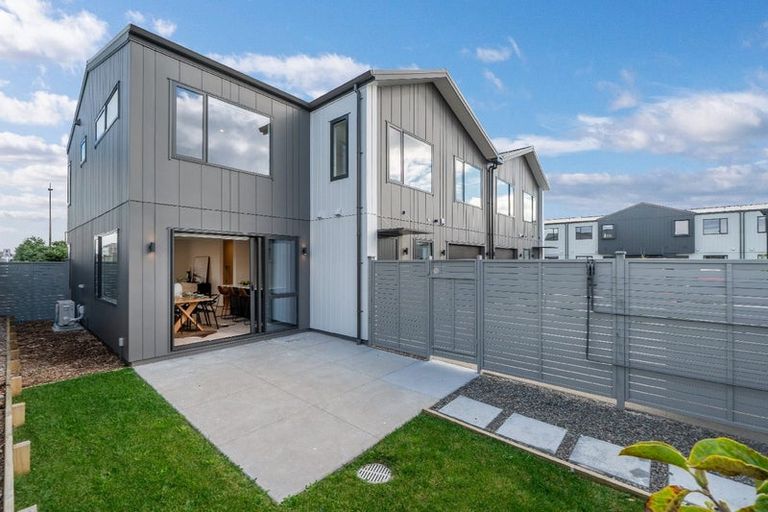 Photo of property in 4 Park Green Avenue, Rosehill, Papakura, 2113