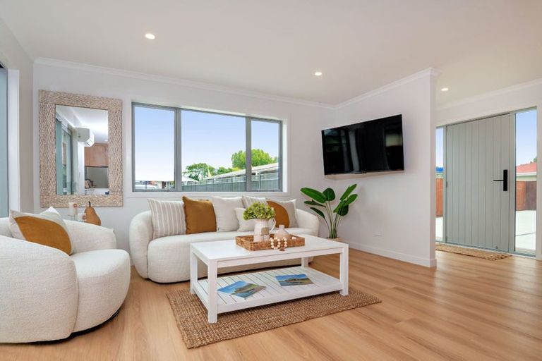 Photo of property in 11 Landing Road, Titirangi, Auckland, 0604