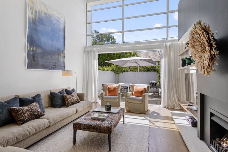 Photo of property in 12 Holly Road, St Albans, Christchurch, 8014