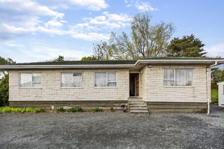 Photo of property in 321 Roscommon Road, Clendon Park, Auckland, 2103