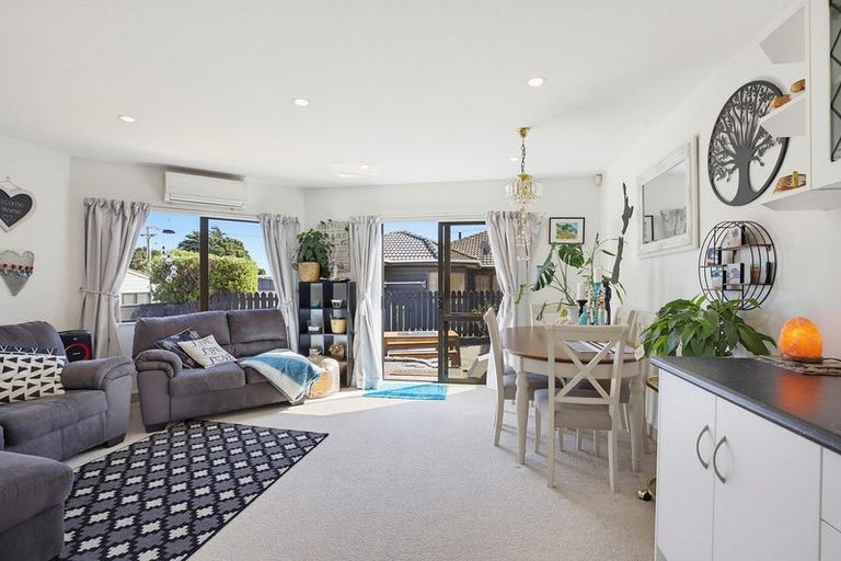 Photo of property in 3/4u Richard Street, Titahi Bay, Porirua, 5022