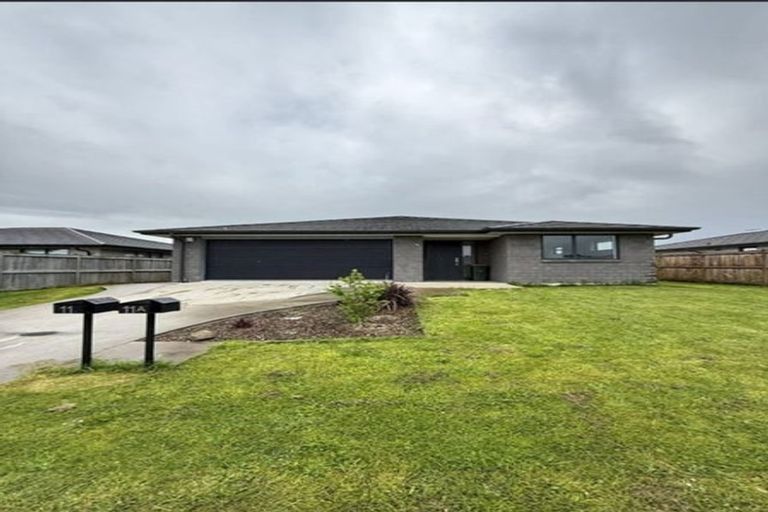 Photo of property in 11 Tauroa Drive, Tuakau, 2121
