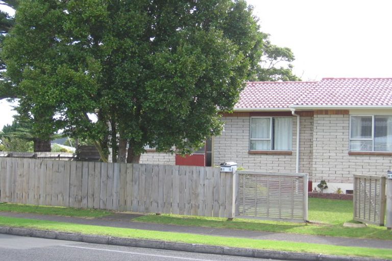 Photo of property in 2/81 Matipo Road, Te Atatu Peninsula, Auckland, 0610