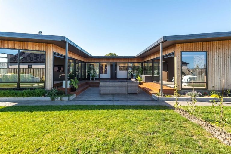Photo of property in 16 Ardrossan Way, Tai Tapu, 7672
