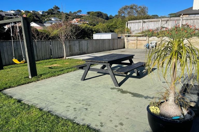 Photo of property in 211 Westchester Drive, Churton Park, Wellington, 6037