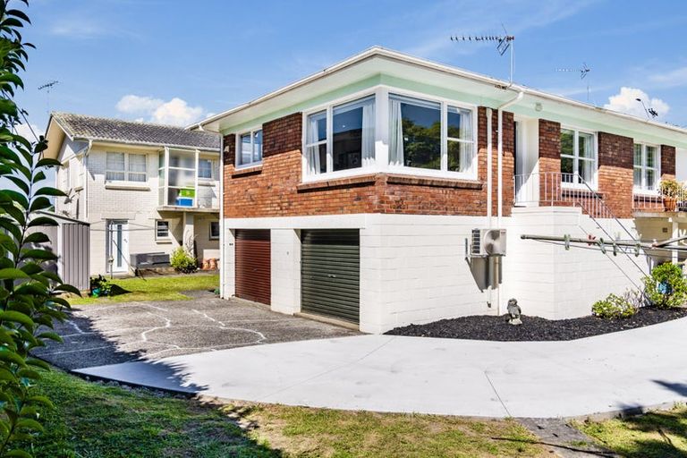 Photo of property in 2/12 Ellice Road, Totara Vale, Auckland, 0629
