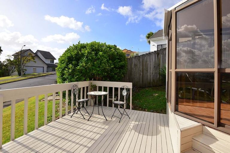 Photo of property in 8 Tenbless Court, Unsworth Heights, Auckland, 0632