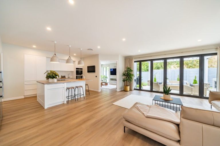 Photo of property in 8 Ramarama Lane, Crofton Downs, Wellington, 6035