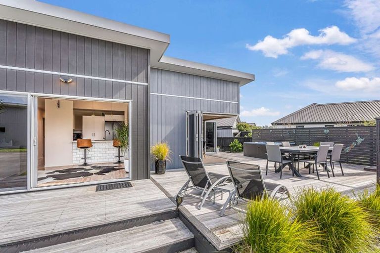 Photo of property in 10 Rena Place, Whitianga, 3510