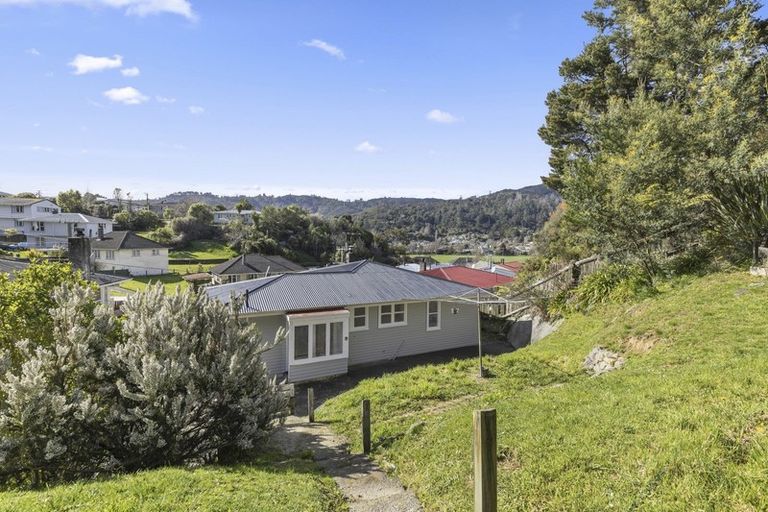 Photo of property in 49 Bird Grove, Stokes Valley, Lower Hutt, 5019