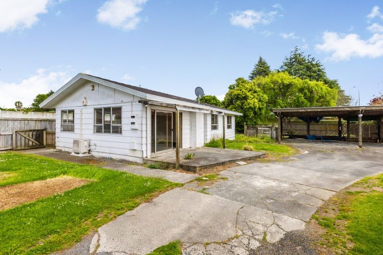 Photo of property in 17 Gloaming Place, Conifer Grove, Takanini, 2112