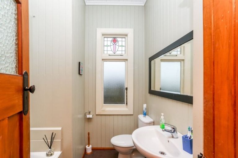 Photo of property in 246 Saint Aubyn Street, New Plymouth, 4310