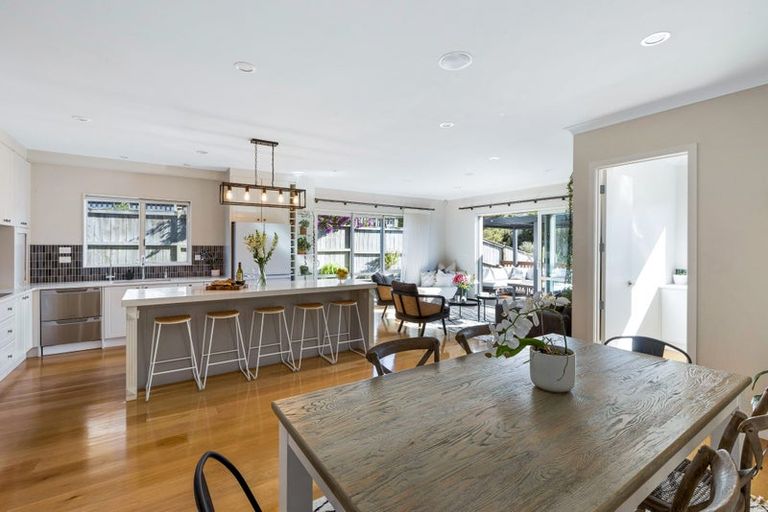 Photo of property in 9 Taraire Place, Orewa, 0931