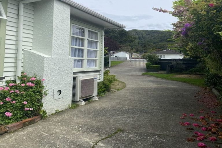 Photo of property in 160 Wainuiomata Road, Wainuiomata, Lower Hutt, 5014
