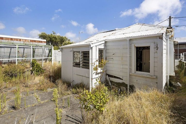 Photo of property in 2 Prince Street, Mount Victoria, Wellington, 6011