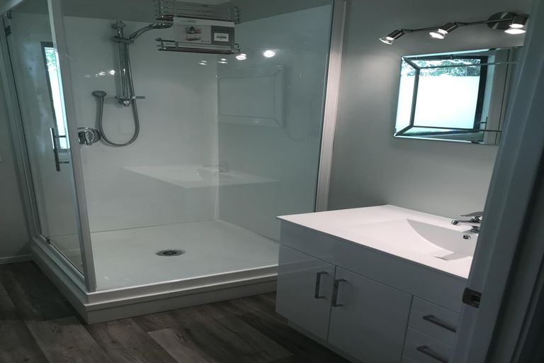 Photo of property in 18a Elliston Crescent, Stanmore Bay, Whangaparaoa, 0932