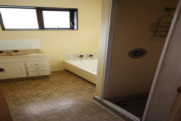 Photo of property in 2 Caroline Crescent, Highbury, Palmerston North, 4412