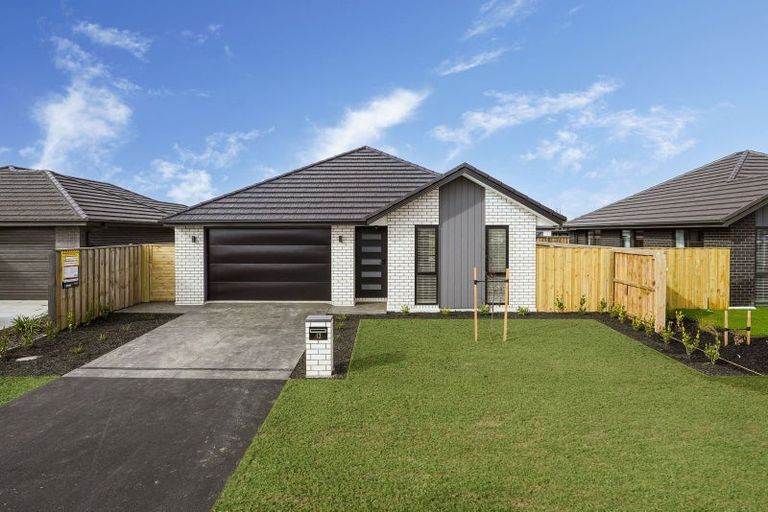 Photo of property in 12 Mccahon Lane, Rolleston, 7615