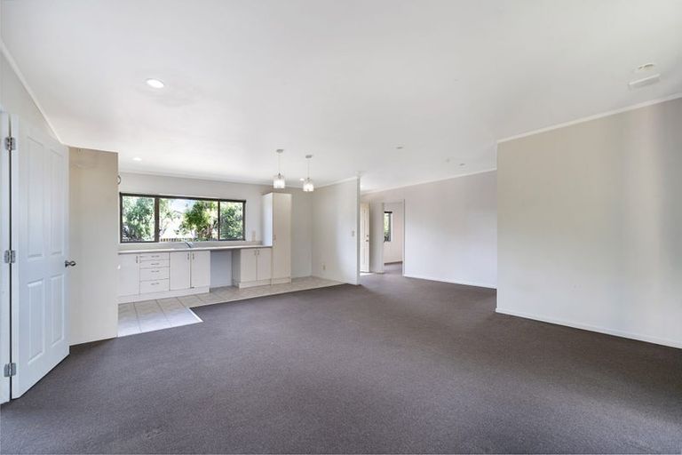 Photo of property in 5/17 Neta Grove, Henderson, Auckland, 0612
