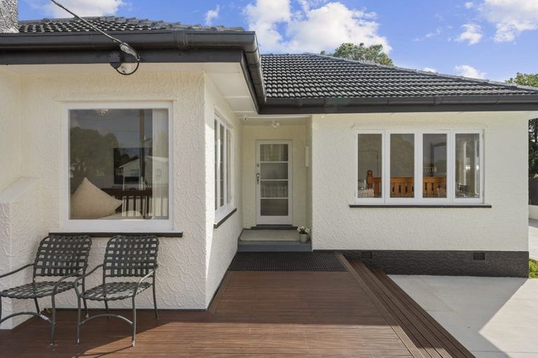 Photo of property in 21 Miller Road, Mangere Bridge, Auckland, 2022