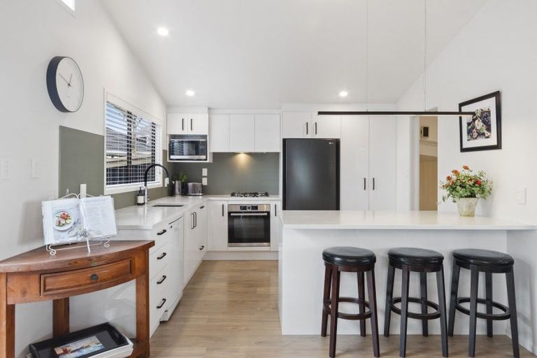 Photo of property in 3 View Road, Shelly Park, Auckland, 2014