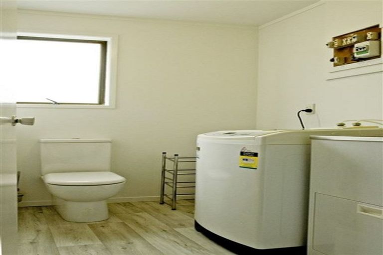 Photo of property in 19 Benita Place, Sunnyvale, Auckland, 0612