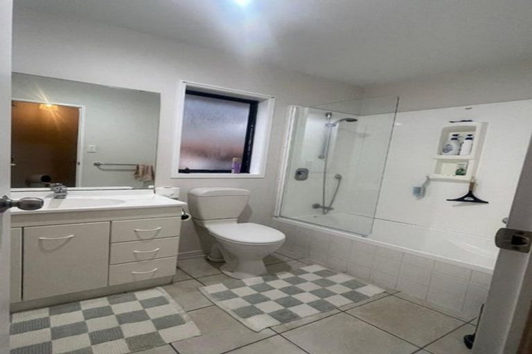 Photo of property in 64 Sandwick Drive, Weymouth, Auckland, 2103